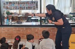 Policía Científica impartió una charla sobre huellas dactilares