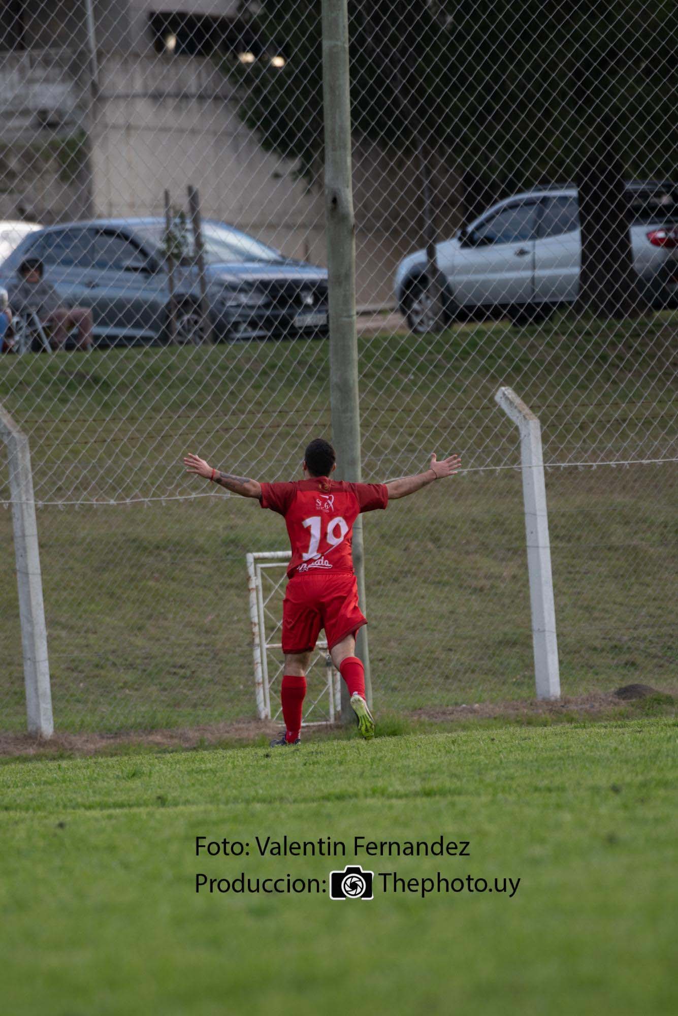 Gabriel De Souza gritó de nuevo y la "U" de ganar el pendiente ante Libertad, quedará en la cima. Foto: Valentín Fernández. 
