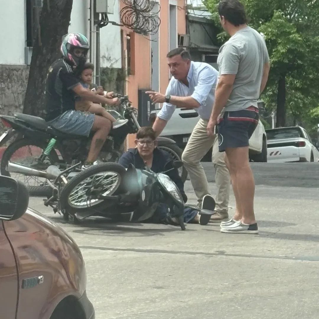 Intendente Carlos Albisu asistió  a heridos en siniestro de tránsito