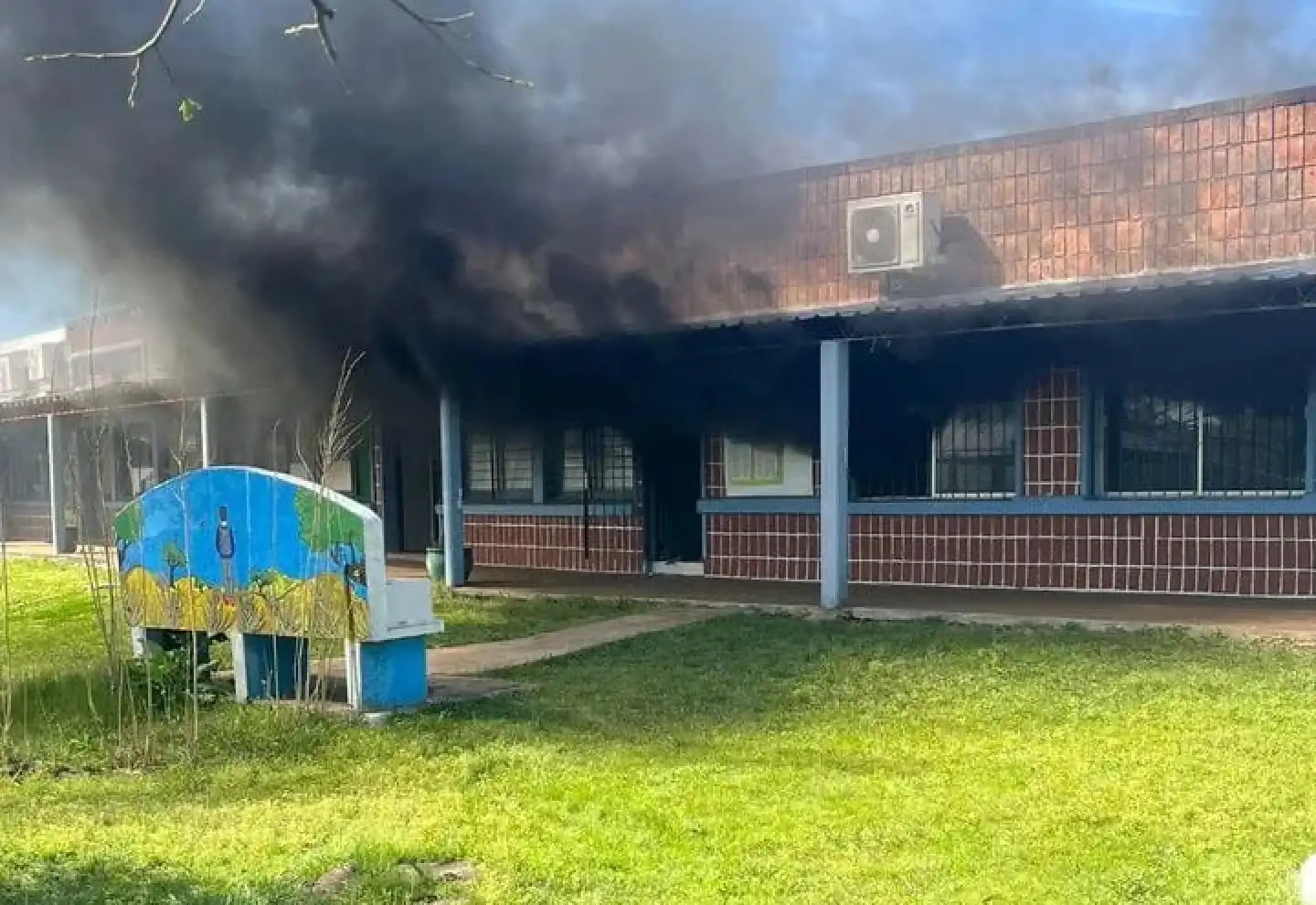 Liceo de Valentín opera bajo "riesgo  eléctrico” tras fuego en sala docente