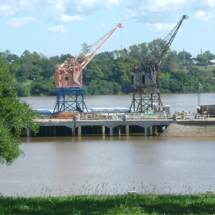 Cota del puerto de Salto  asciende a los 8,60 metros