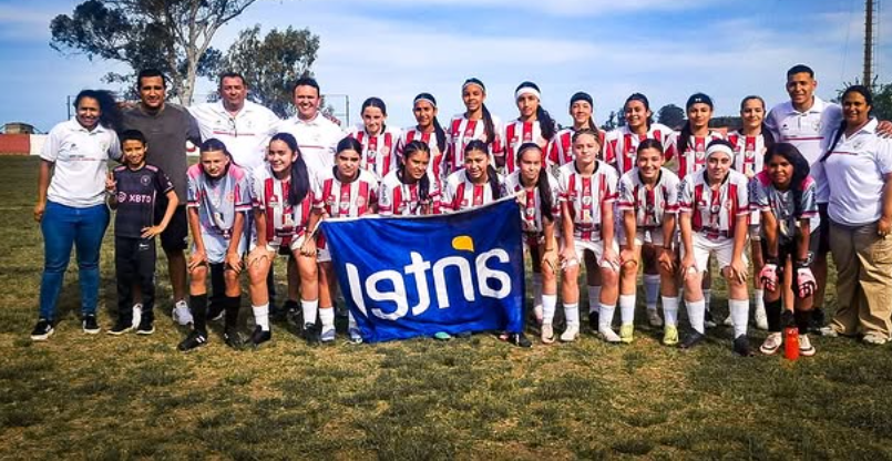 La delegación salteña en Durazno. Las chicas de sub 14 quedaron por el camino en semifinales. Foto: LSF Femenino.