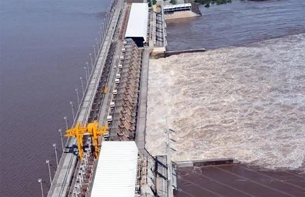 La cota del puerto de  Salto baja  a 7 metros