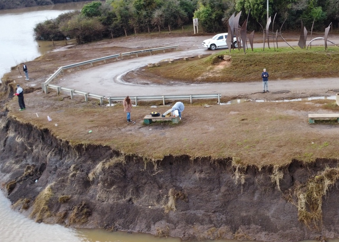 Evaluaron daños por erosión y  confirman intervención en la  desembocadura del San Antonio