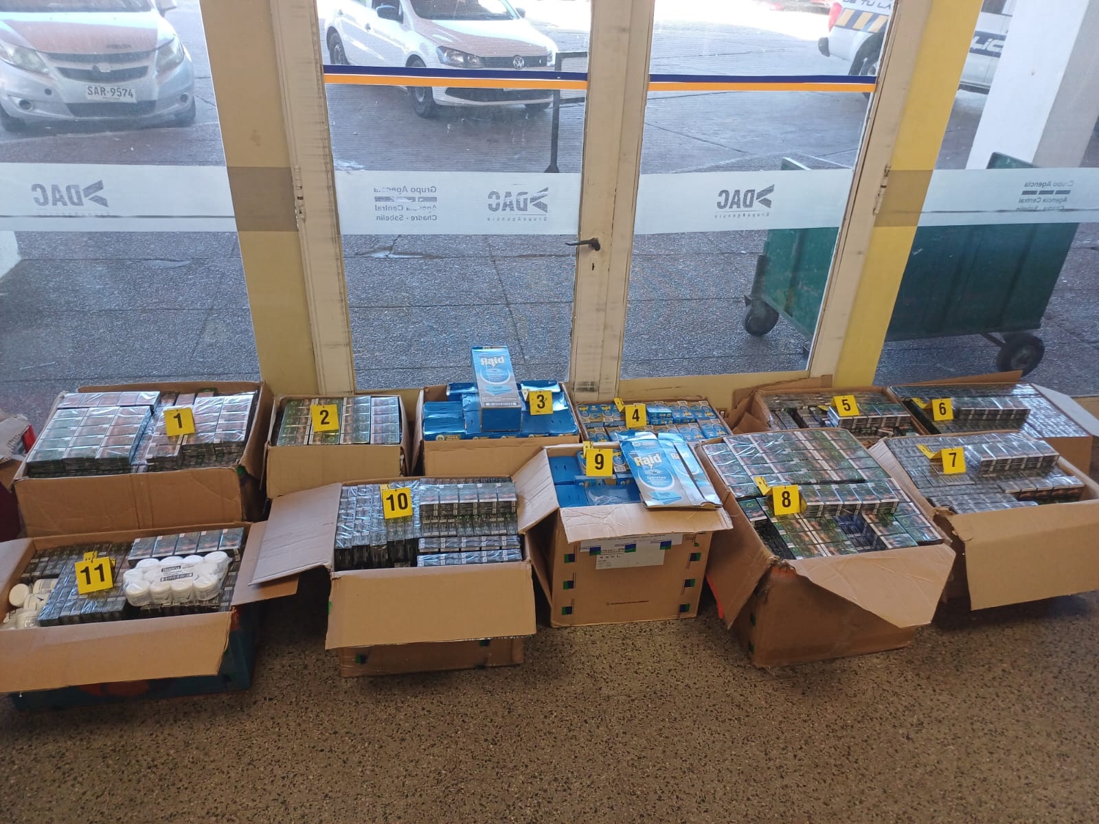 Nuevo golpe al contrabando: Retienen otras 100.000 unidades  de cigarrillos paraguayos en  encomiendas de camión DAC