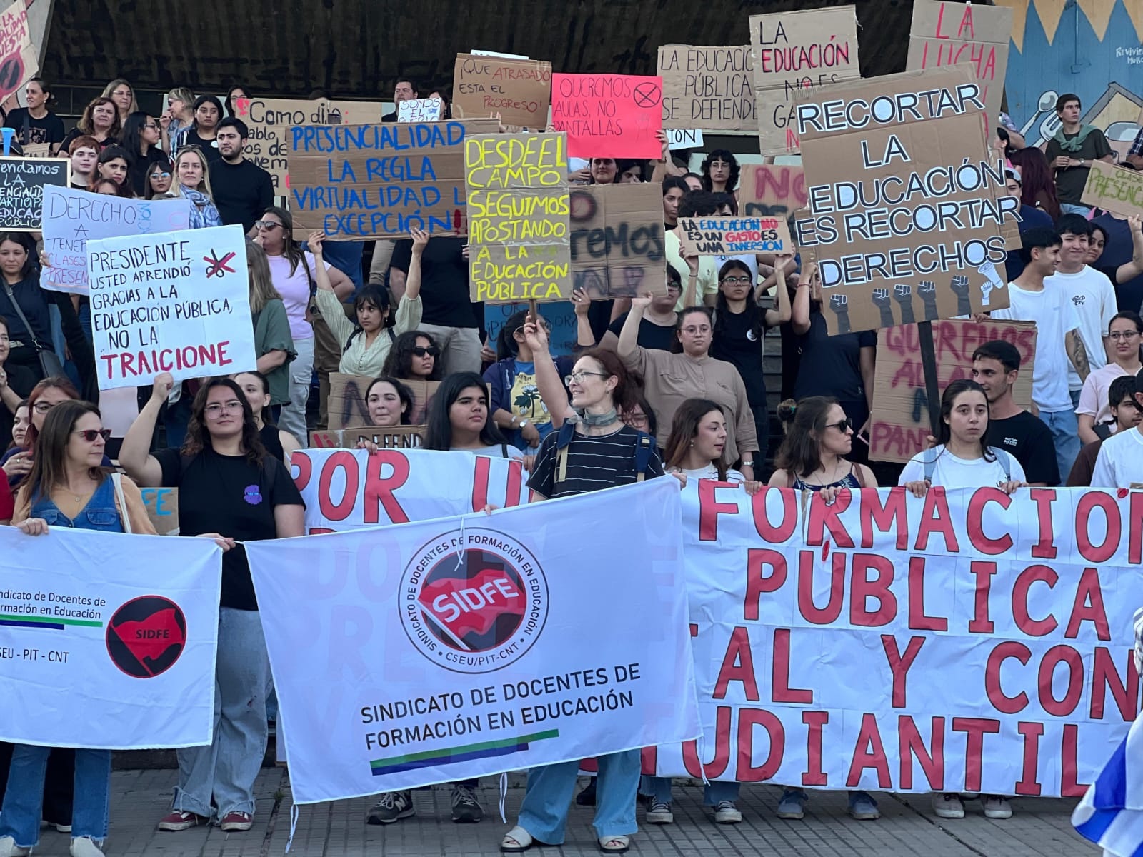 Estudiantes y docentes se unen hoy en “defensa” de la educación en encuentro en plaza de los Treinta y Tres