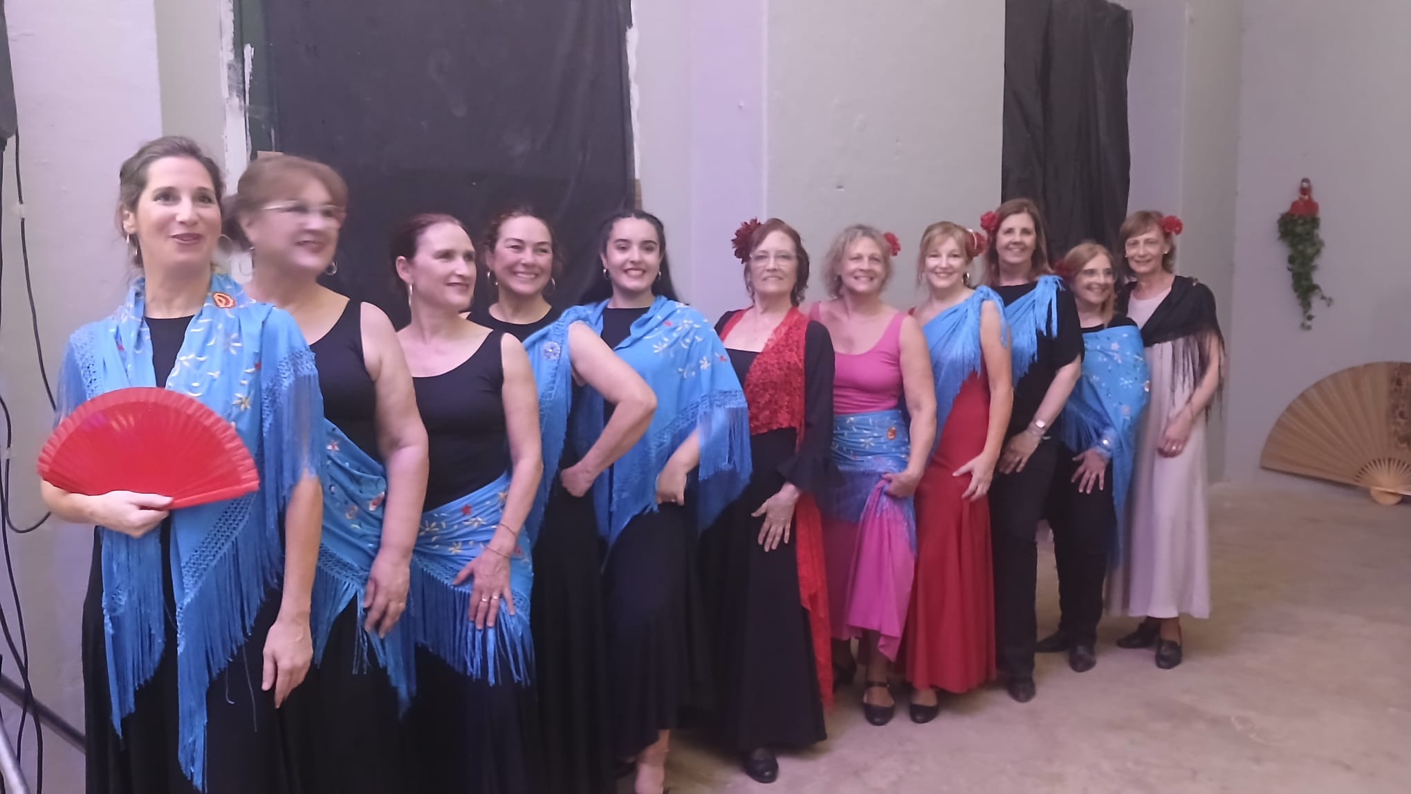 Fiesta española del “Reencuentro” congregó a docentes egresadas de Prof. Cristina Gaudín y artistas invitados