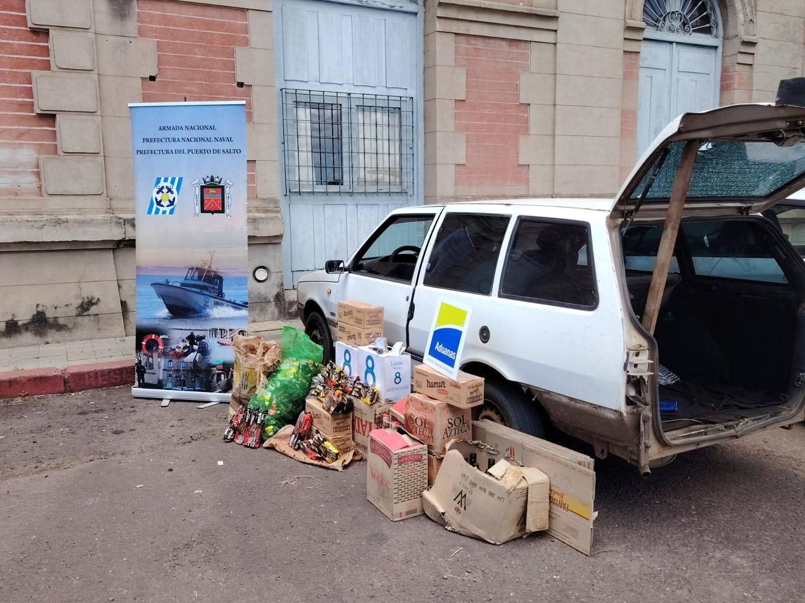 Detienen a dos hombres cargando mercadería ilegal próximo a zona  de las "Cuevas de San Antonio"