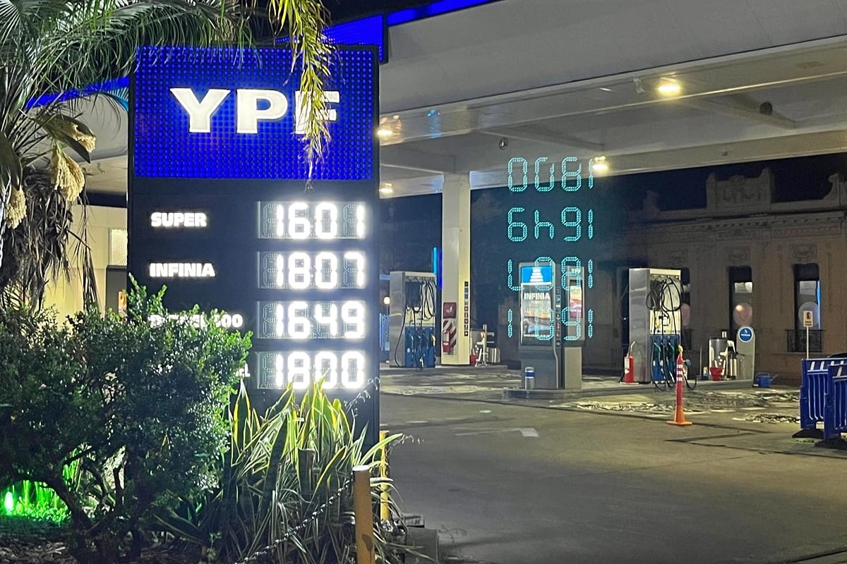 El combustible argentino  barre al IMESI fronterizo