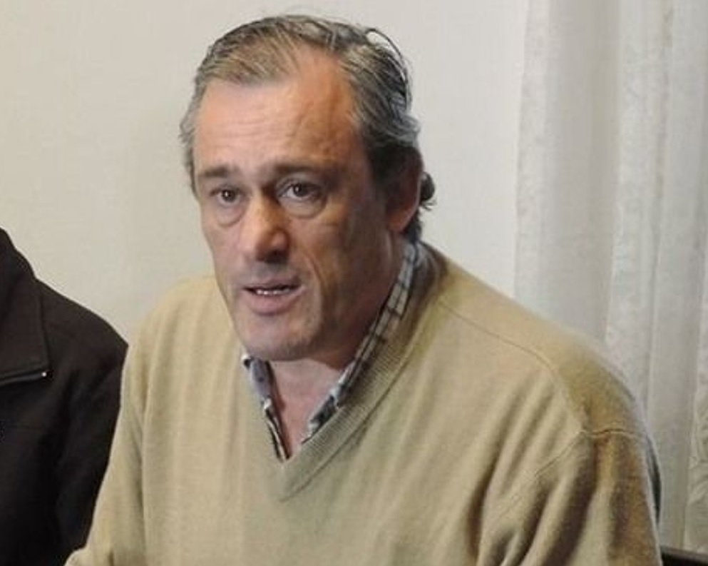 Secco defiende el cese de funcionarios y  denuncia "politiquería barata" del FA