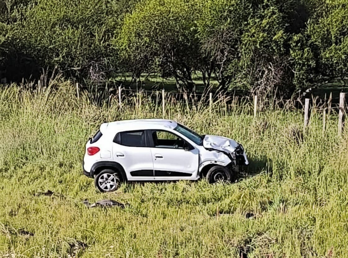 Despiste y vuelco sin heridos en el kilómetro 476 de ruta 3