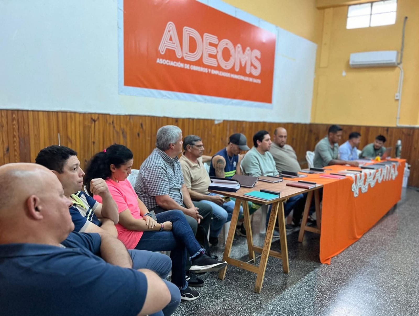ADEOMS reafirma unidad y exige negociación colectiva al Gobierno Departamental de Salto