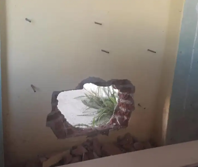 Hicieron un boquete en un comercio para robar