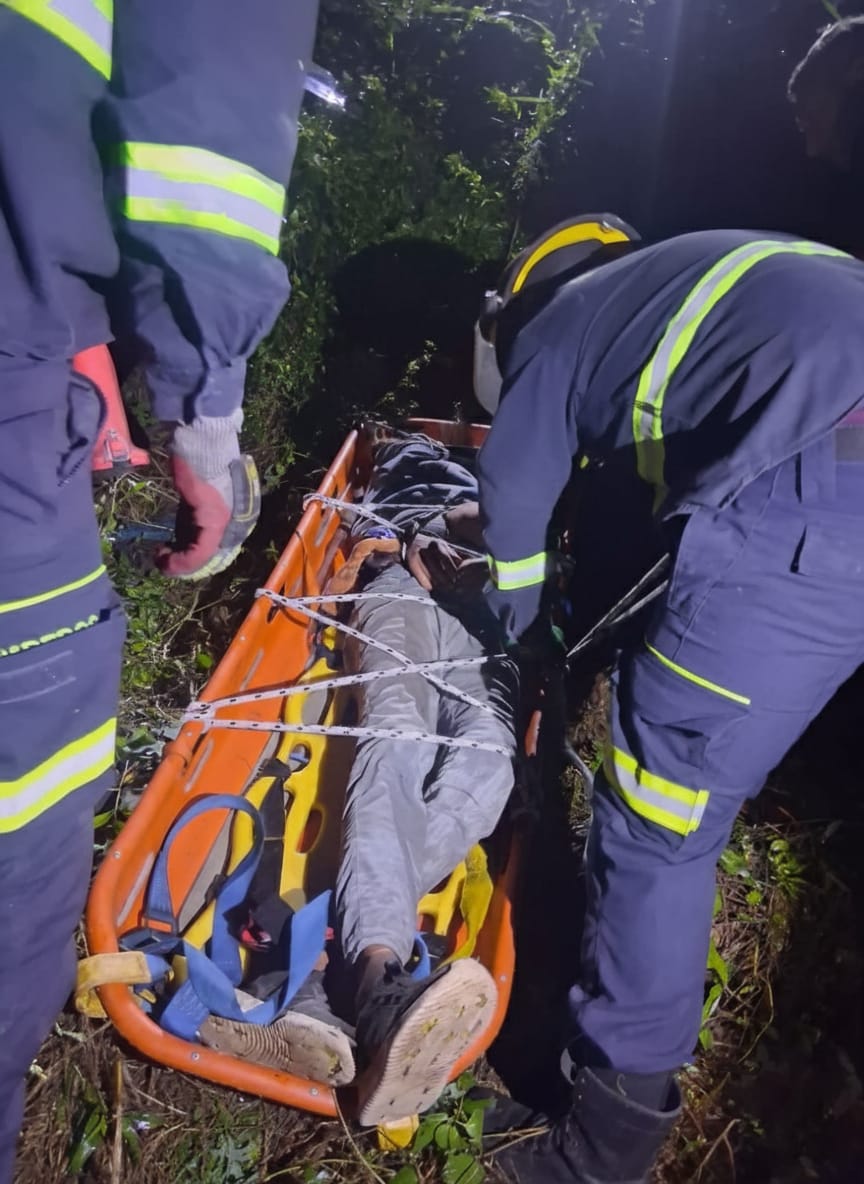 Delincuente en estado grave  tras lanzarse al vacío desde  el Puente Treinta y Tres 
