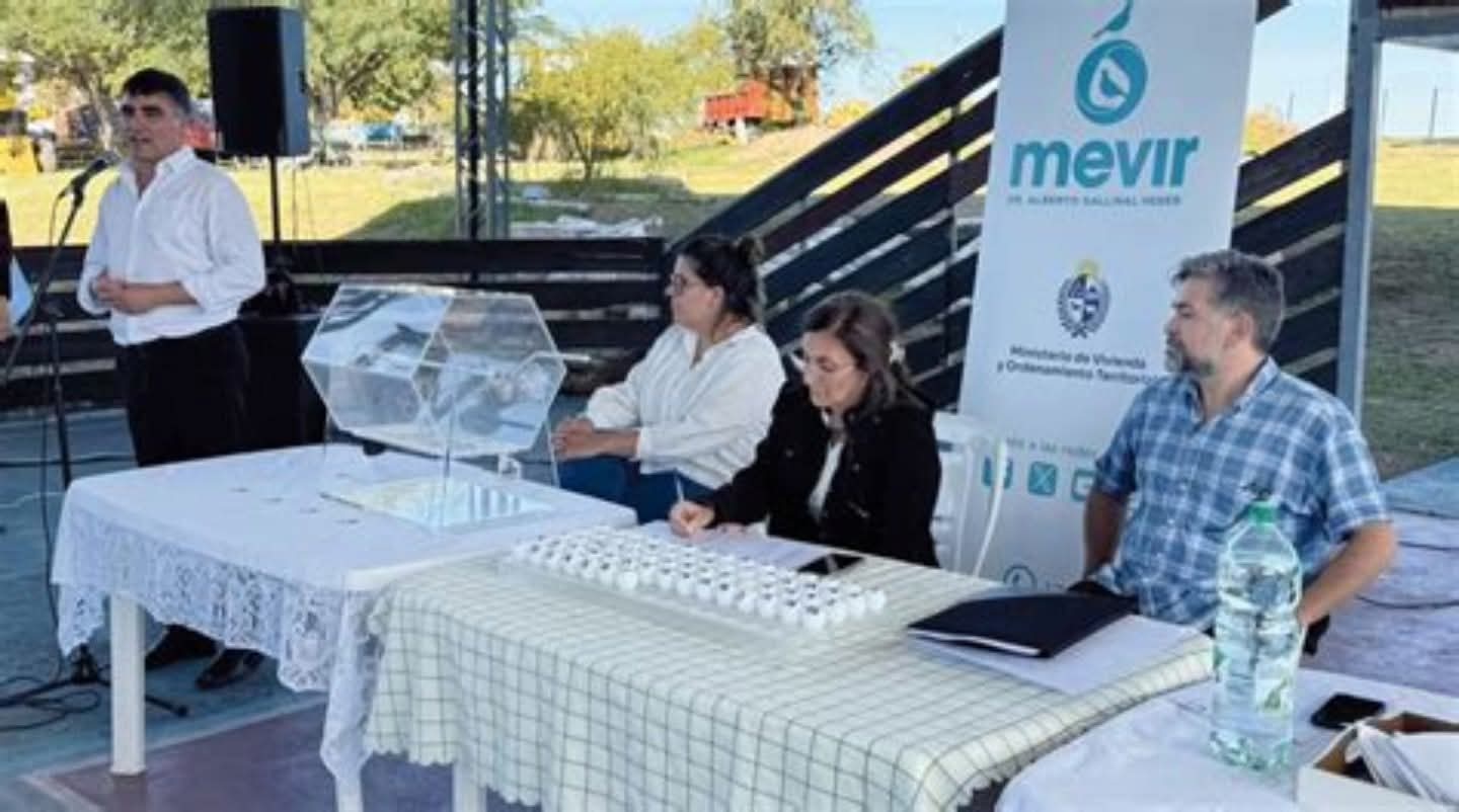 Sorteo de viviendas en Belén  y entrega en zona de Artigas