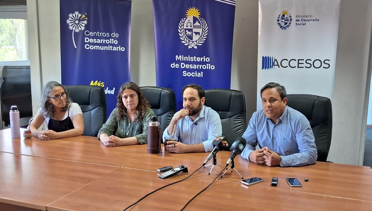 Ministro Gonzalo Civila presentó nuevas políticas e inauguró en Salto primer centro comunitario del país