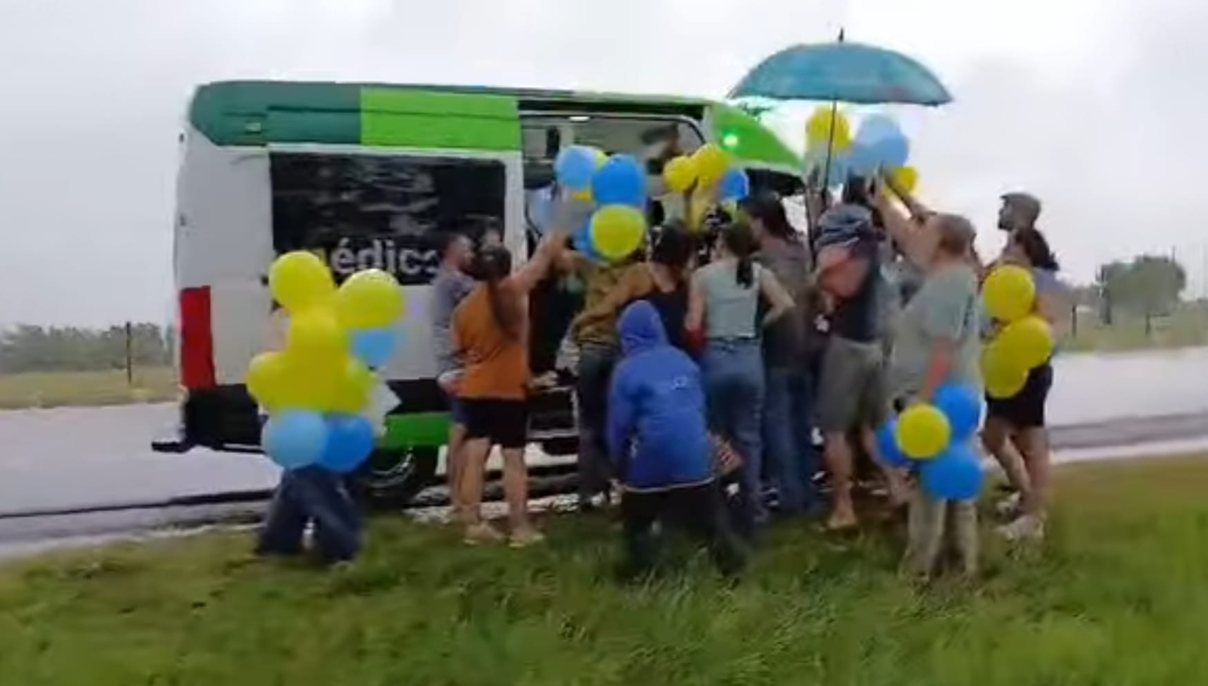 Salvador, el niño del incendio, recibió  emotiva bienvenida en retorno a casa 