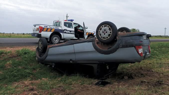 Milagro en ruta 3: joven ileso tras  espectacular vuelco de camioneta 