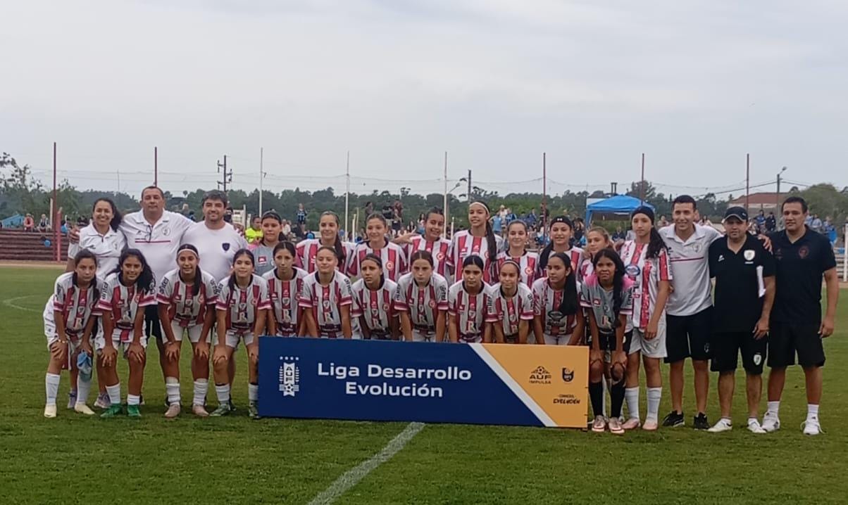 Fútbol Femenino : Salto Sub 14 no pudo con Liverpool 