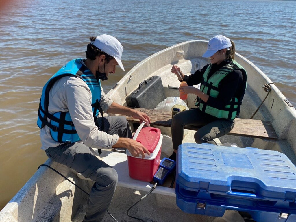 CARU realiza análisis de calidad del  agua del río Uruguay en 25 de playas