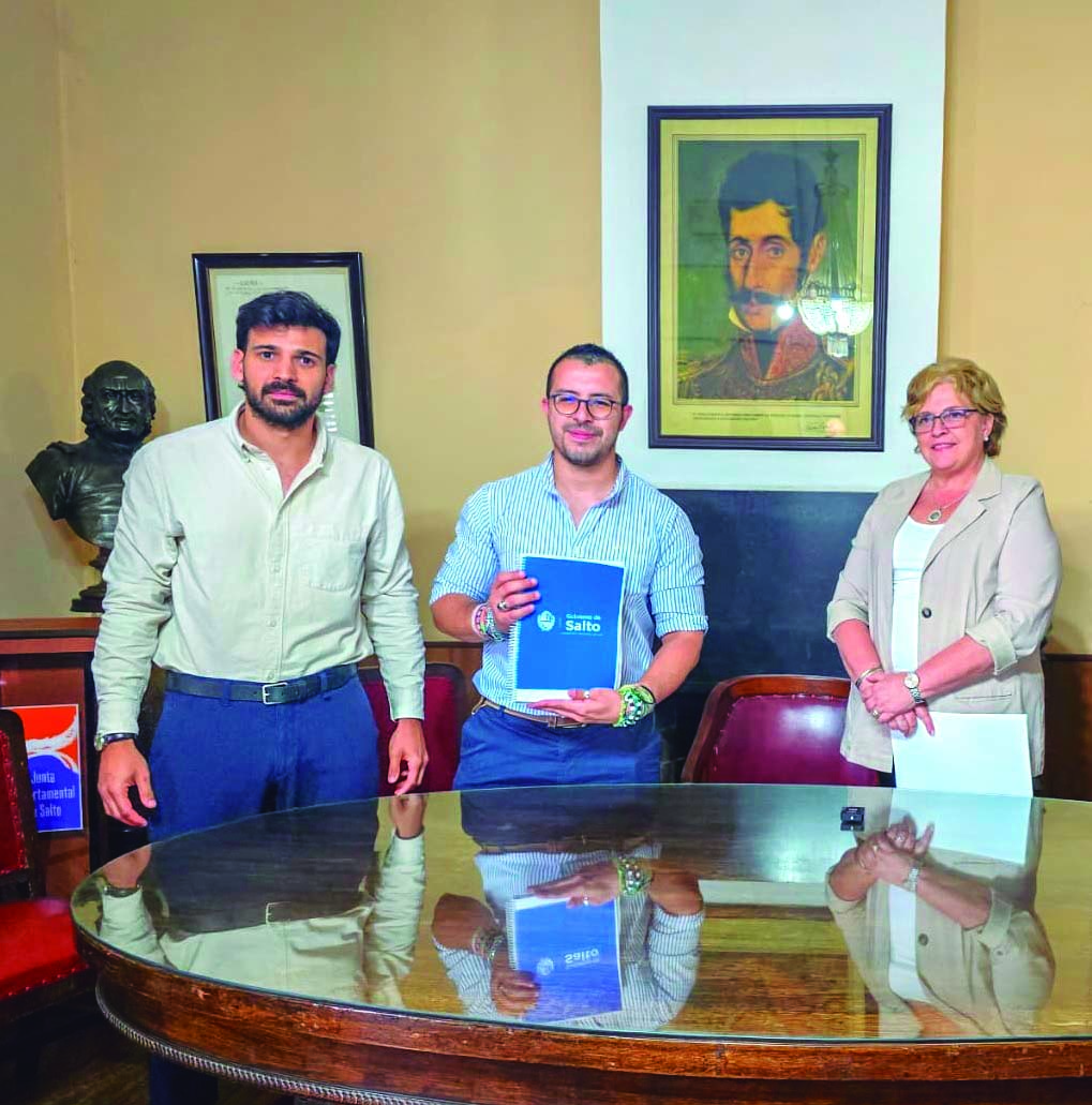 Gobierno de Salto hizo entrega del Presupuesto Quinquenal 2026–2030