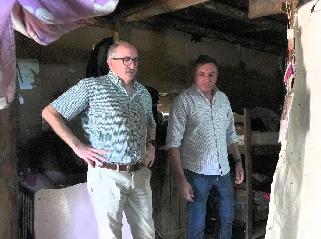 Intendente Albisu recorrió  en barrio Artigas inicio de  la ejecución del "Piso Digno"