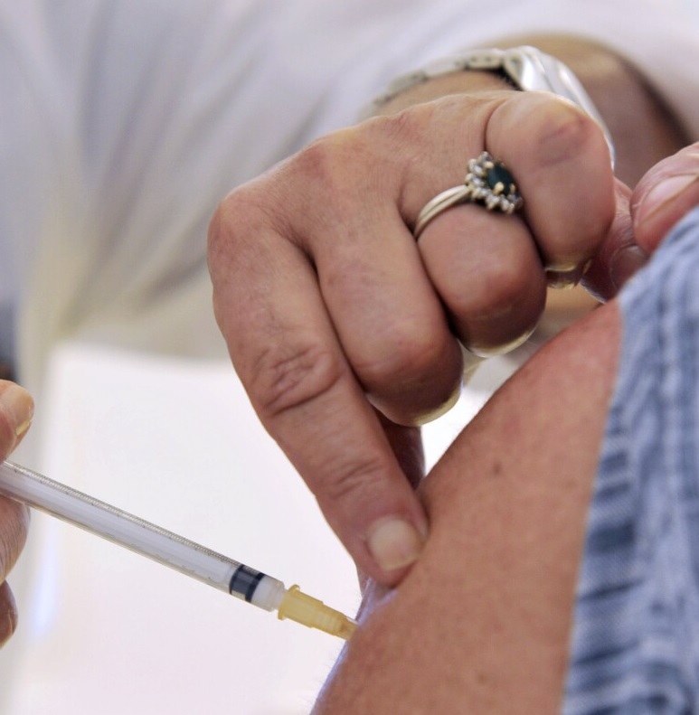 Instan a vacunarse contra el  sarampión tras caso importado