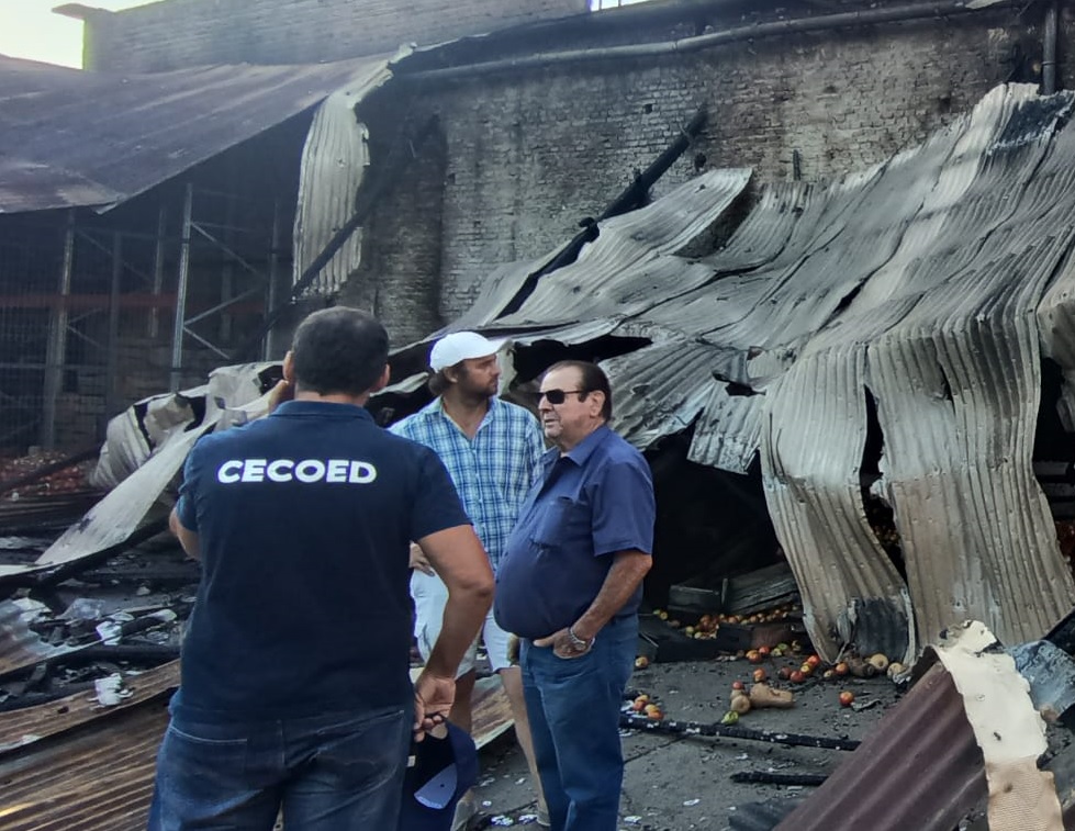 Planifican retiro de restos calcinados  tras incendio del Mercado Regional