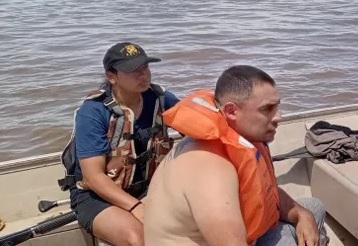 Prefectura rescató a dos argentinos  que cayeron al agua en río Uruguay 