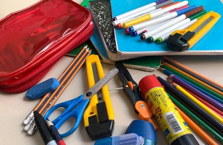 Canasta de útiles escolares cuesta  un 30% más que el año anterior