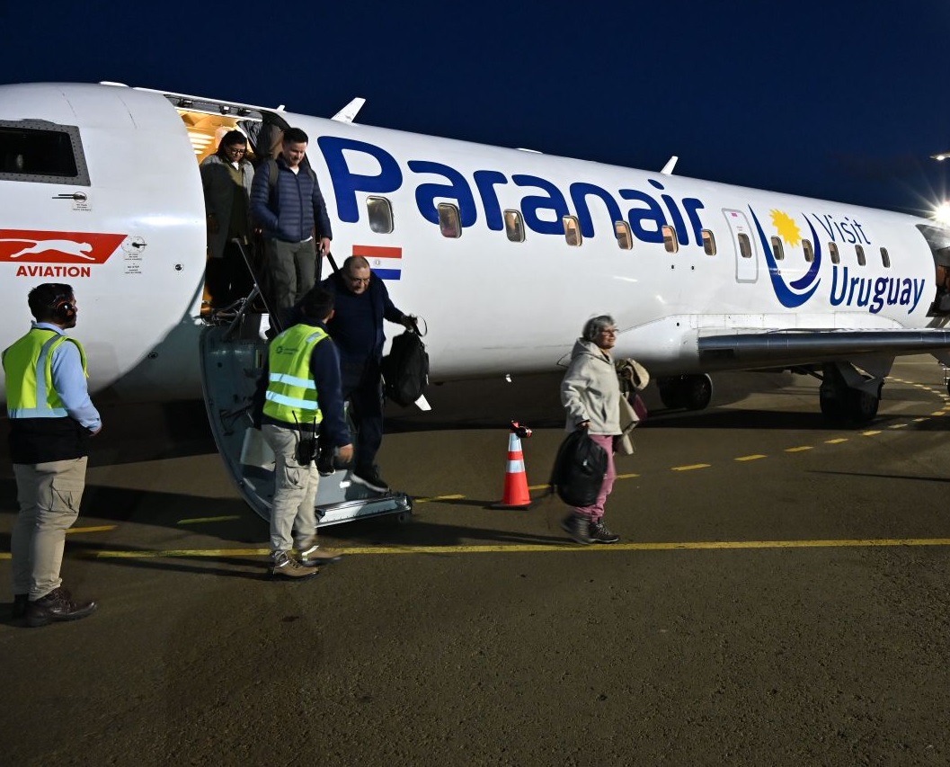 Malestar en pasajeros ante cambios  o cancelación de vuelos de Paranair