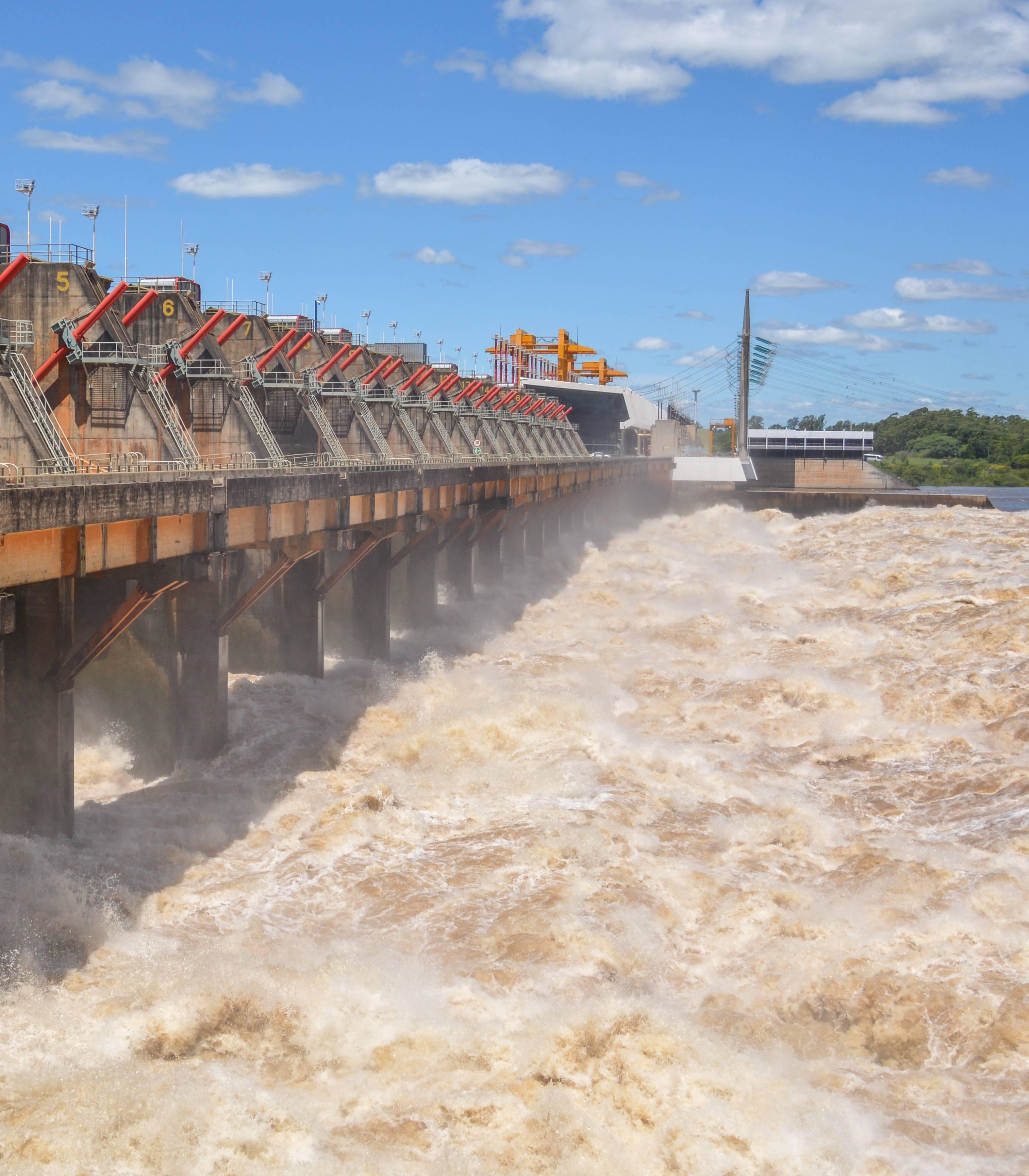 El caudal de aporte repunta  con fuerza y el embalse logra  superar la barrera de 34 mts.