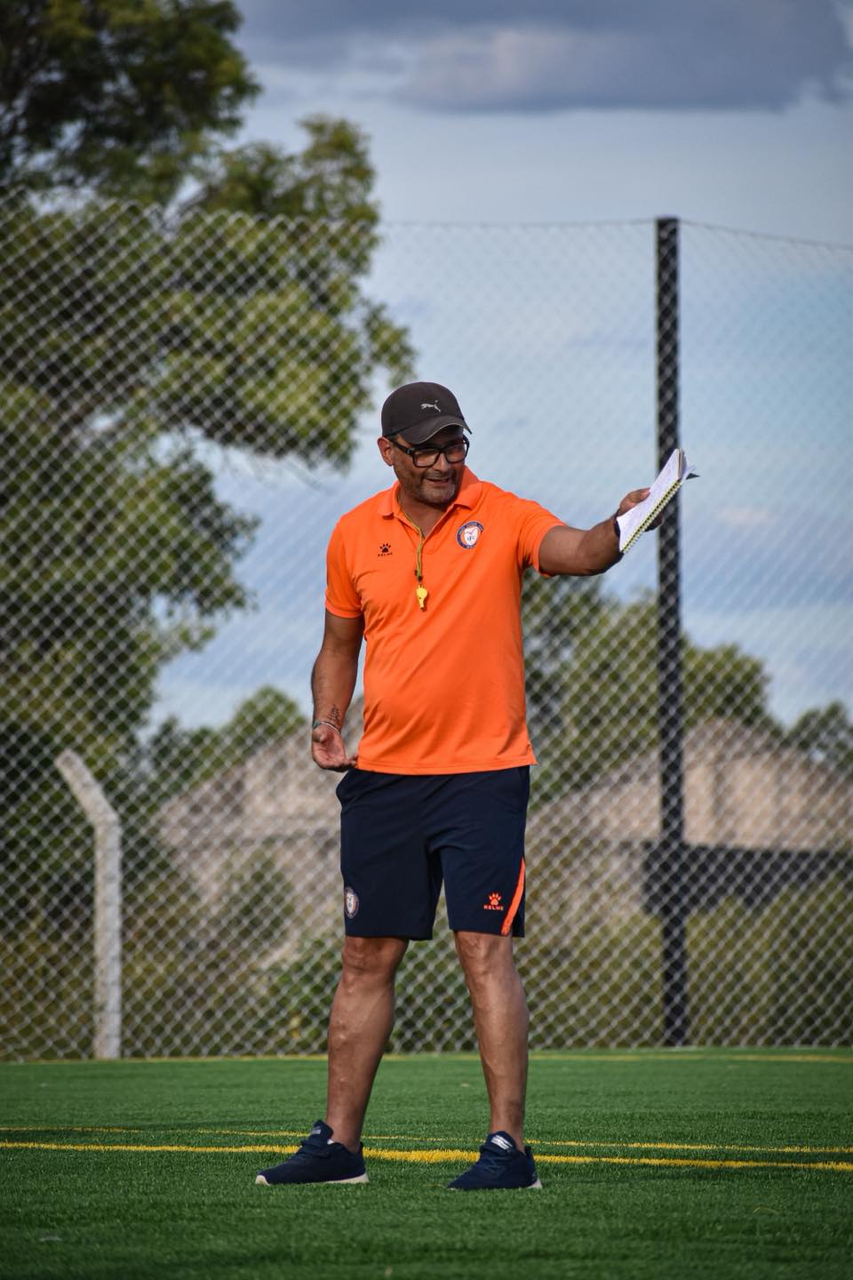 Matías Rosa en los primeros entrenamientos al frente de Salto FC.