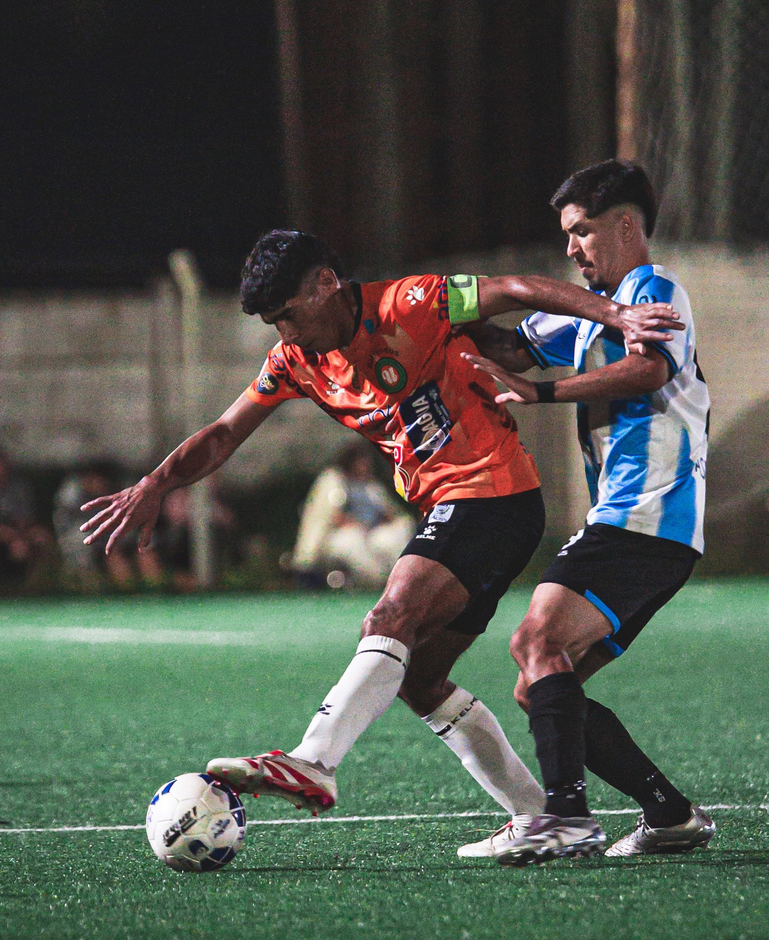 Agustín Pintos forzando a la lína final.