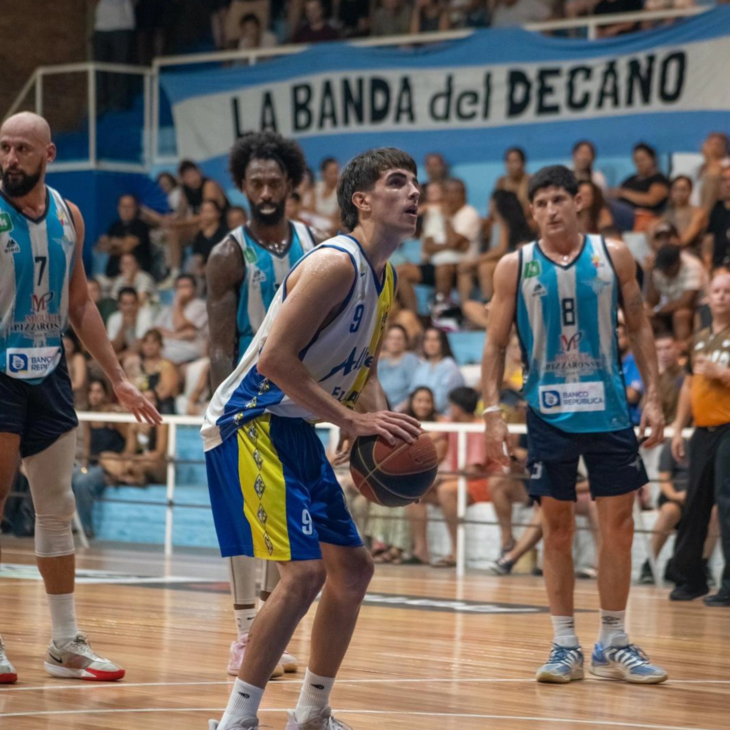 Básquetbol - Torneo Litoral Norte  Dura derrota  decana en casa 