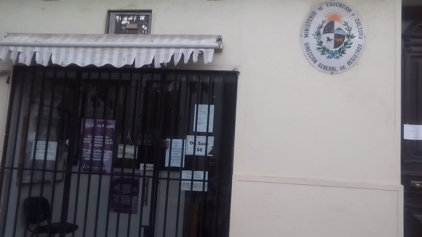 Funcionarios registrales sin atención al público ante no  pago de salarios de funcionarios que están bajo contrato