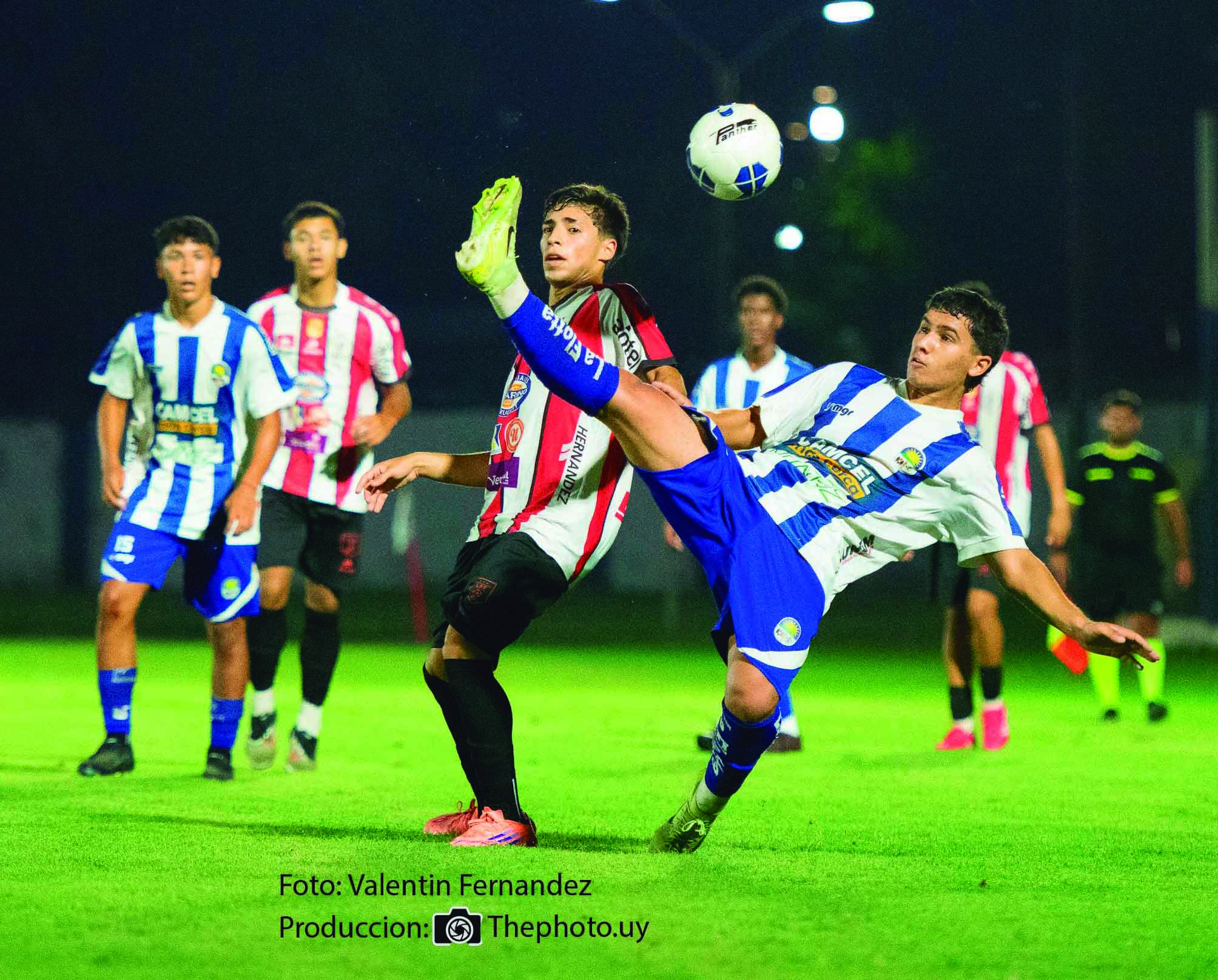 Los gurises dejaron la serie abierta y definirán el sábado en casa.