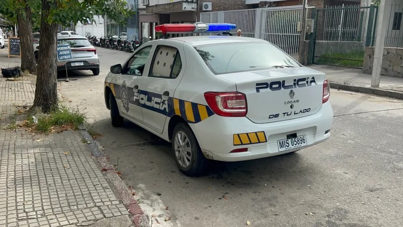 Robaba en una casa, fue sorprendido  intentó escapar y cayó desde un muro