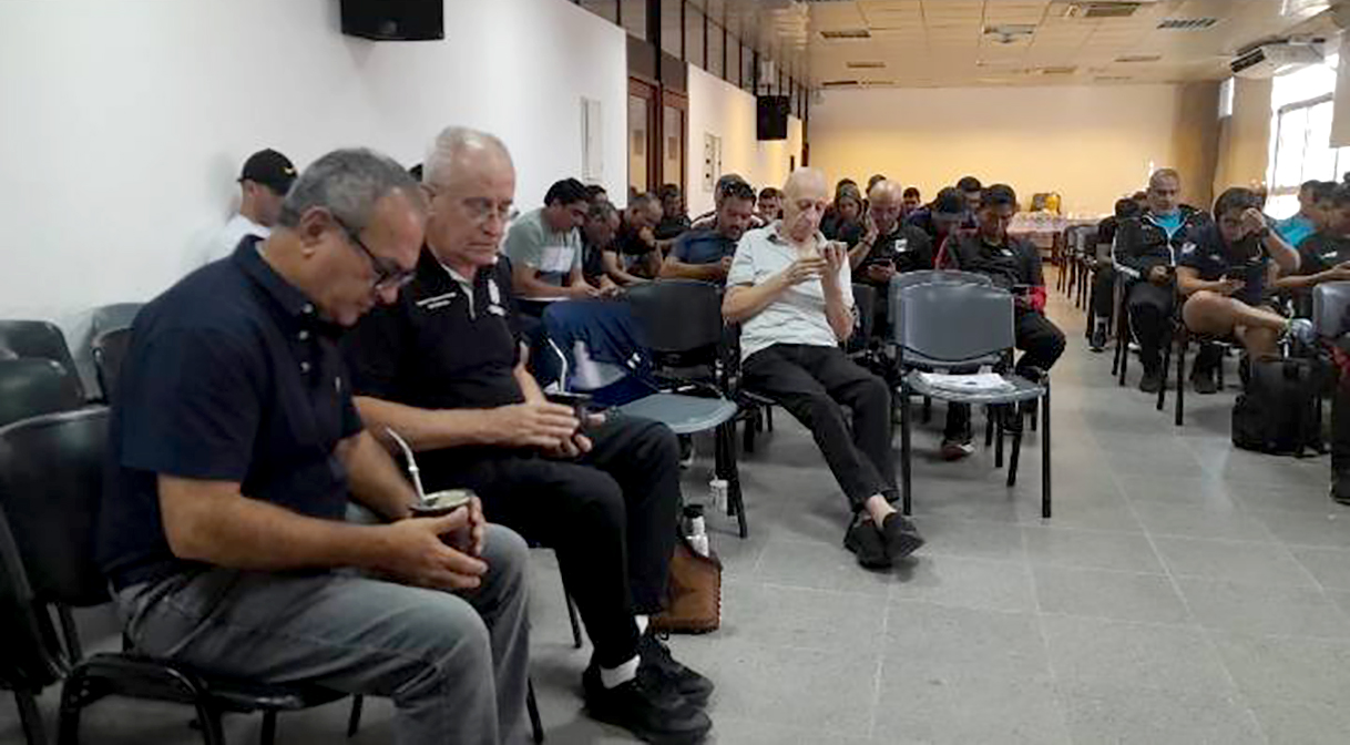 Walter Martínez, Federico Margall y Jean Martínez en la capacitación para los árbitros realizada la pasada semana.