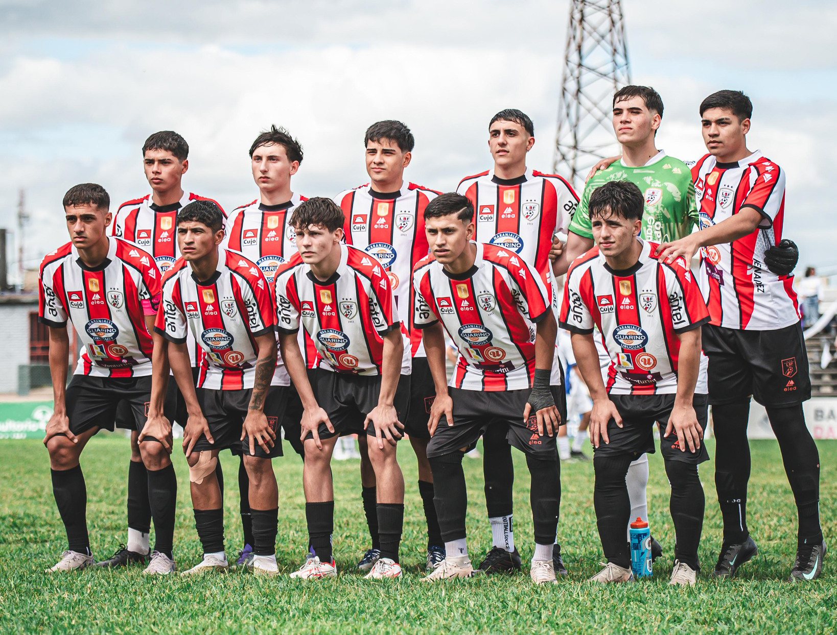 El equipo que comenzó jugando en la última fecha, que sería el mismo que arrancaría hoy en el Ubilla de Melo. Foto 'LSF'