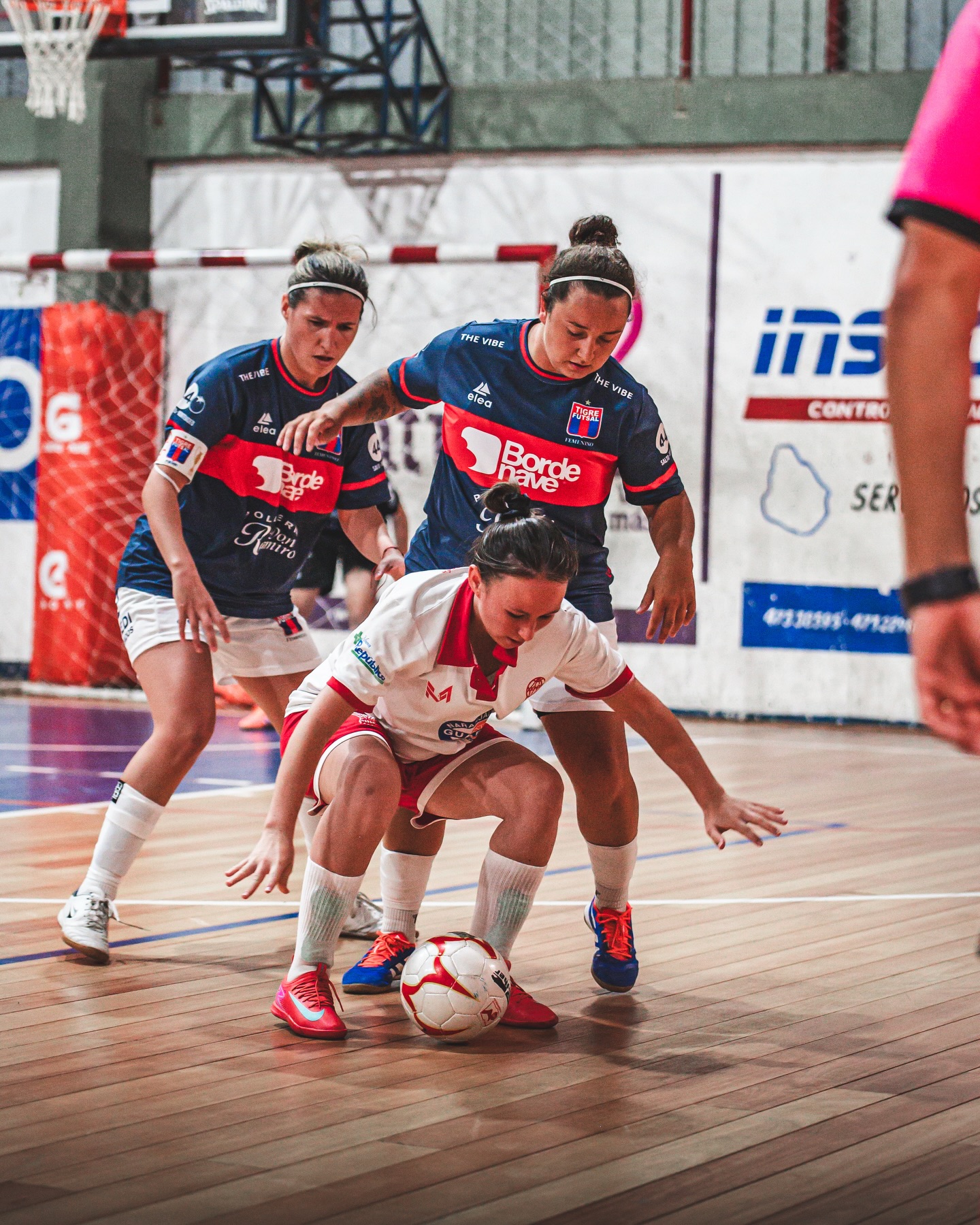 Hoy en Salto Uruguay desde 21.30 hs. se juega la final de play offs en el futsal femenino entre Huracán y Tigre. Si vence Tigre será el campeón d la temporada.