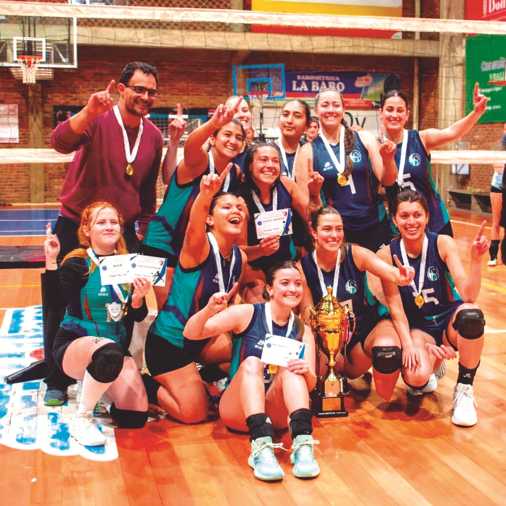 Las chicas de A.V.S "A" Femenino, últimas campeonas de voley.