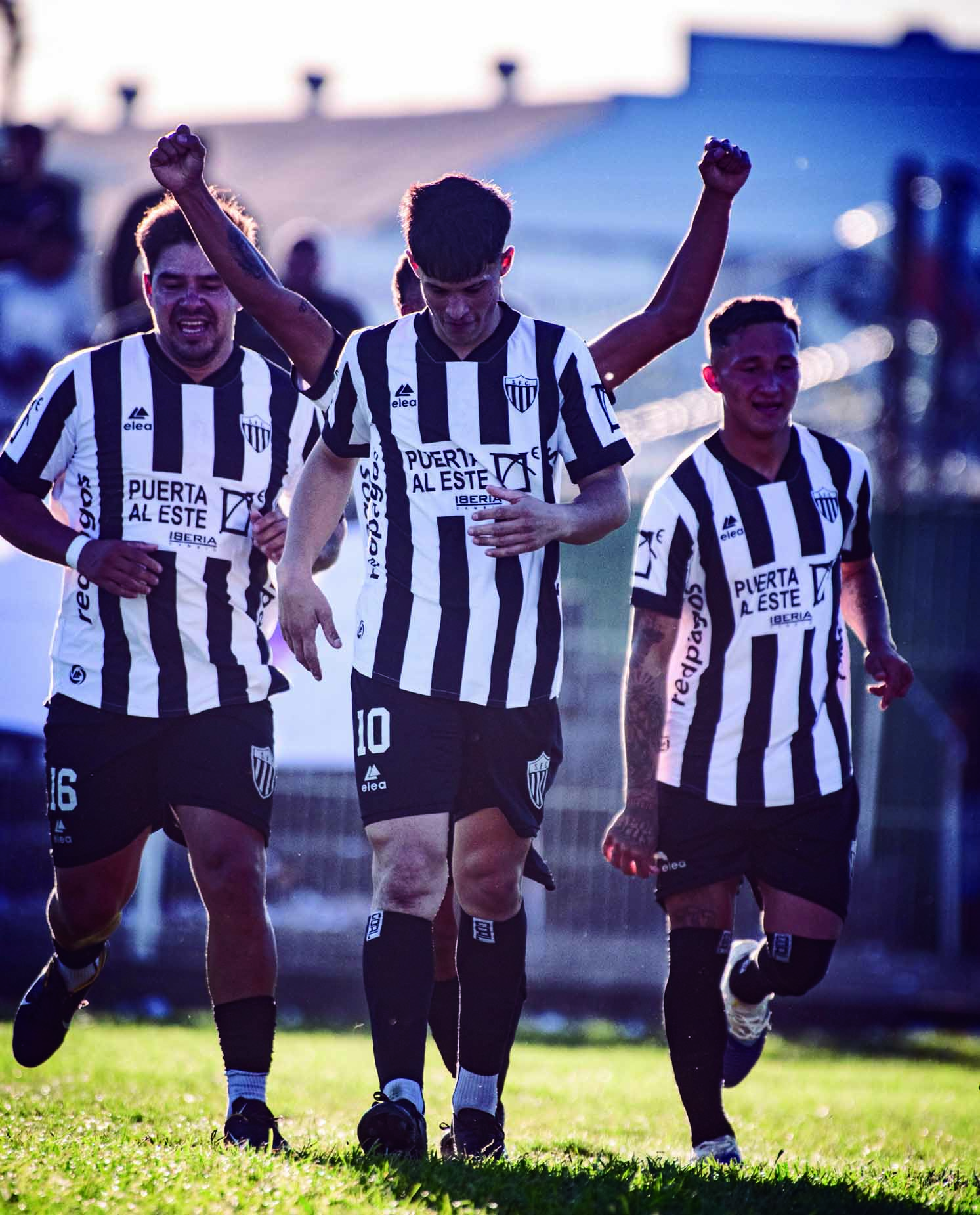 Festeja el único puntero del campeonato. Foto: Valentín Fernández