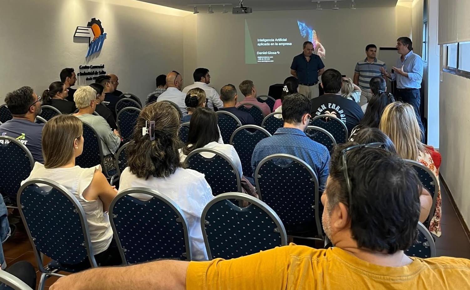 Más de 40 Pymes locales participaron en  capacitación sobre Inteligencia Artificial 