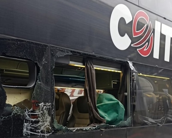 Alerta por vandalismo: dos ómnibus  apedreados en Dickinson y Malvasio