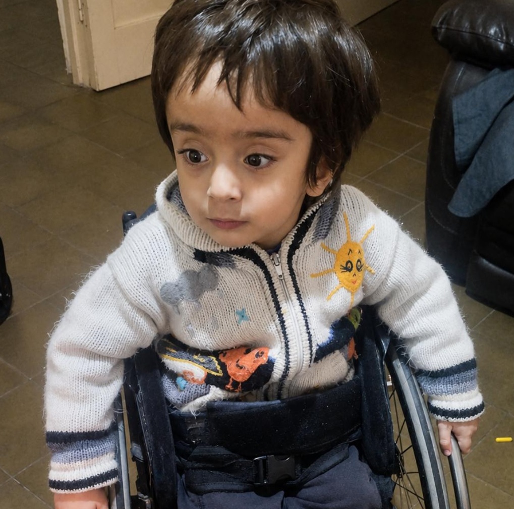 Pequeño con malformaciones hace 2  años aguarda por asistente personal
