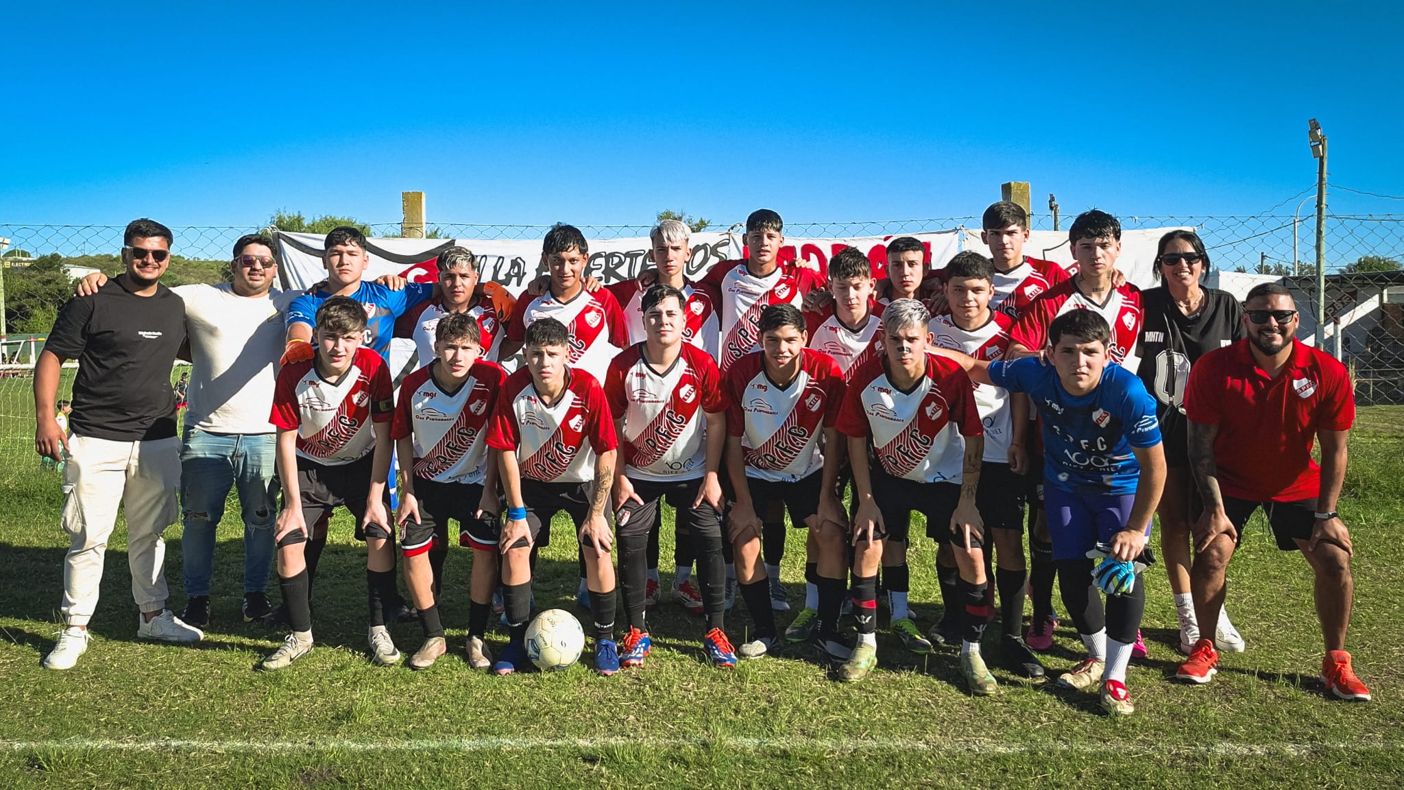 'La banda de la ruta'. Los chicos de Progreso de categoría Sub 16.