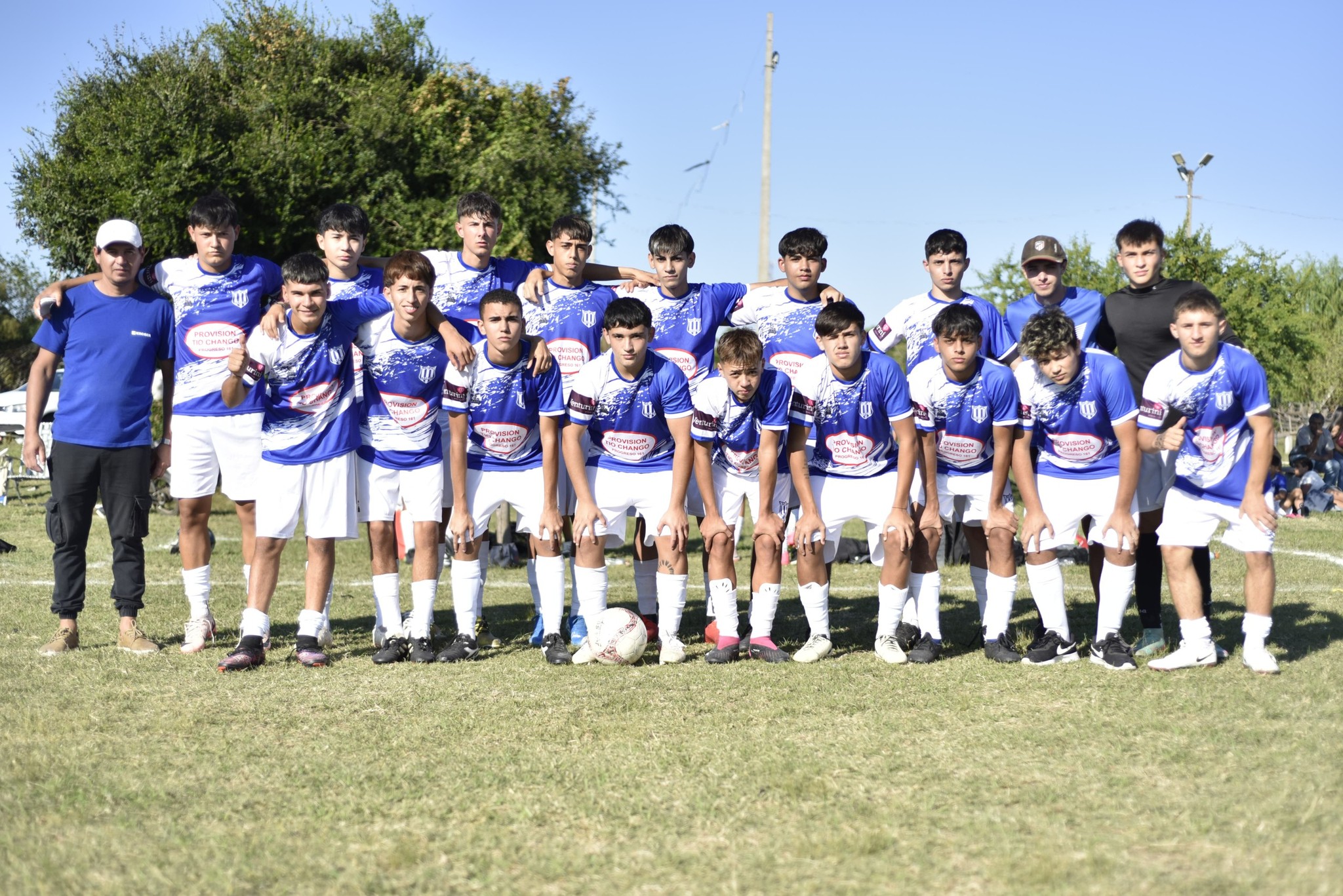 Las formativas en media tabla en ambas categorías y general.