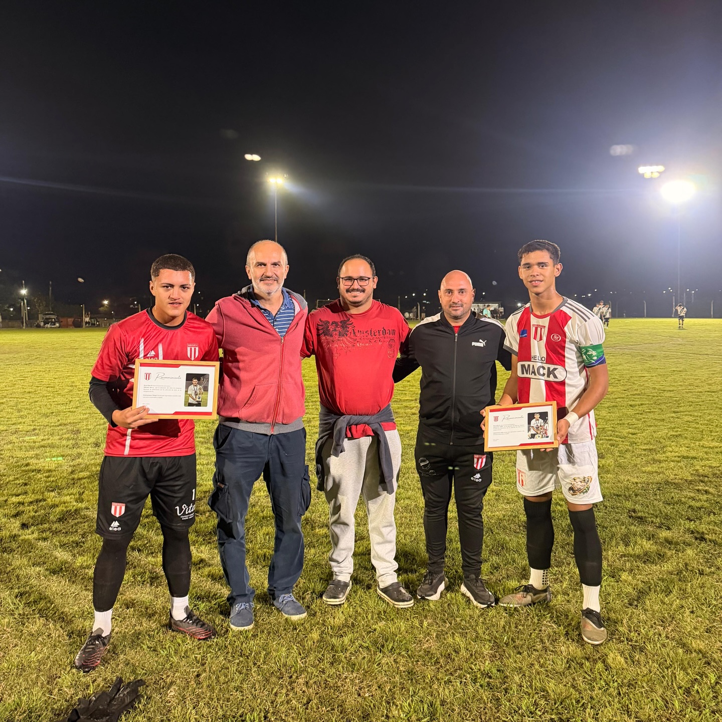 River homenajeó a los campeones sub 18, Thiago Silva y Sebastián Vispo.