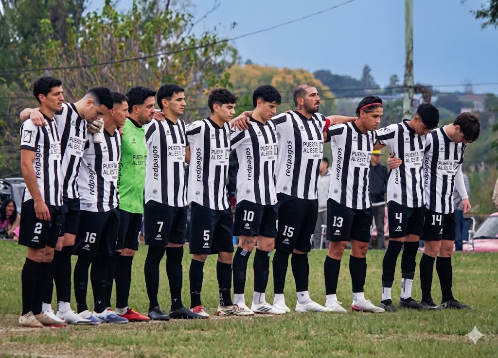 Contundente el albinegro para subirse a la punta. Foto 'Saladero FC'